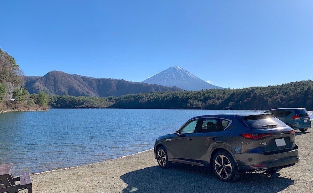 車の写真撮影スポット：西湖（山梨県南都留郡富士河口湖町）