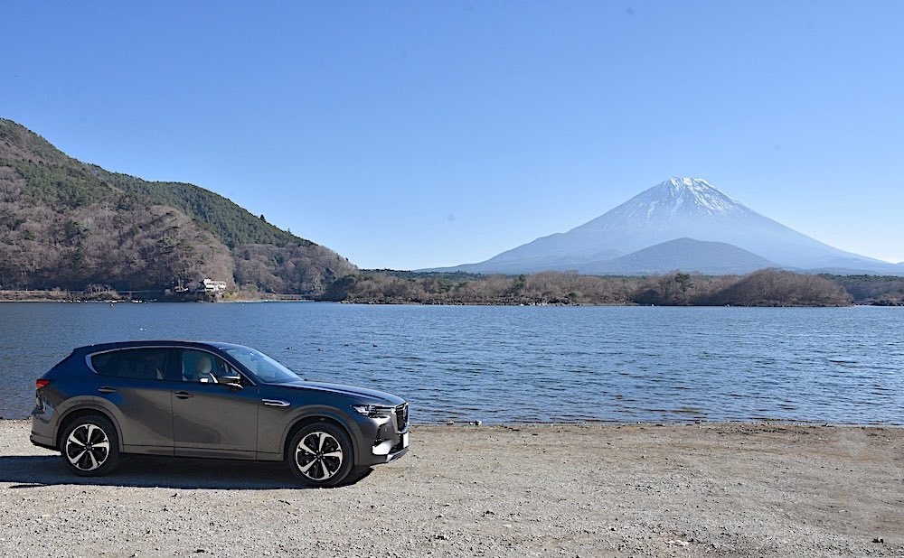 車の写真撮影スポット：精進湖（山梨県南都留郡富士河口湖町）