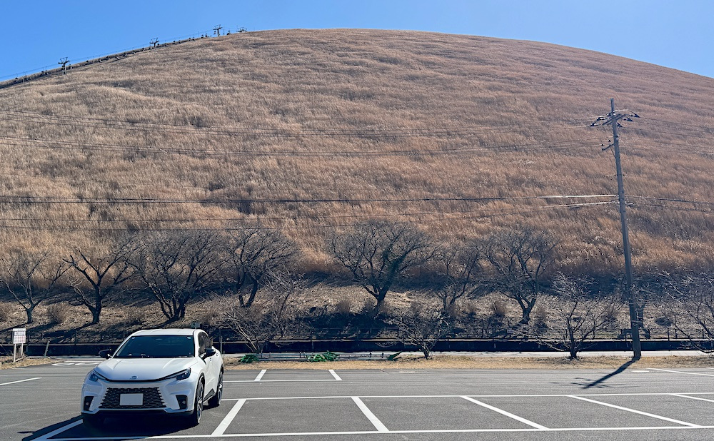 車の写真撮影スポット：大室山（静岡県伊東市）