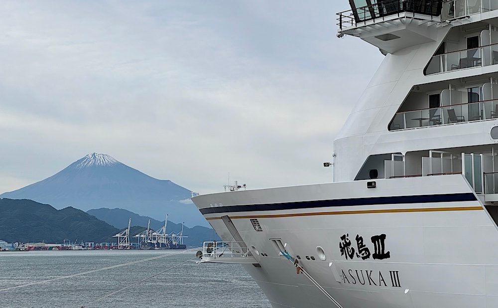 車の写真撮影スポット：飛鳥Ⅲ＠清水港日の出埠頭
