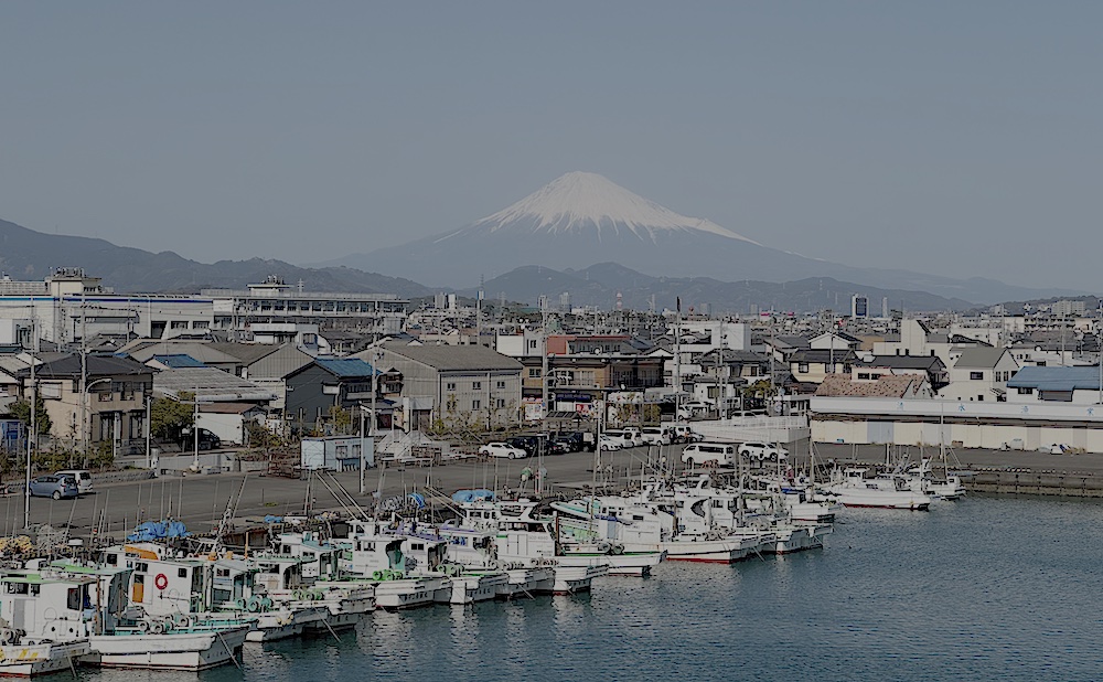 車の写真撮影スポット：用宗漁港（静岡県静岡市）